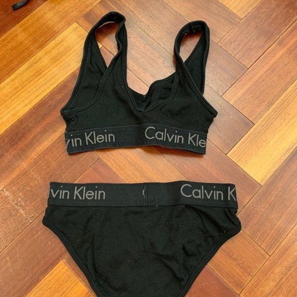 Calvin Klein set - Picture 2 of 3